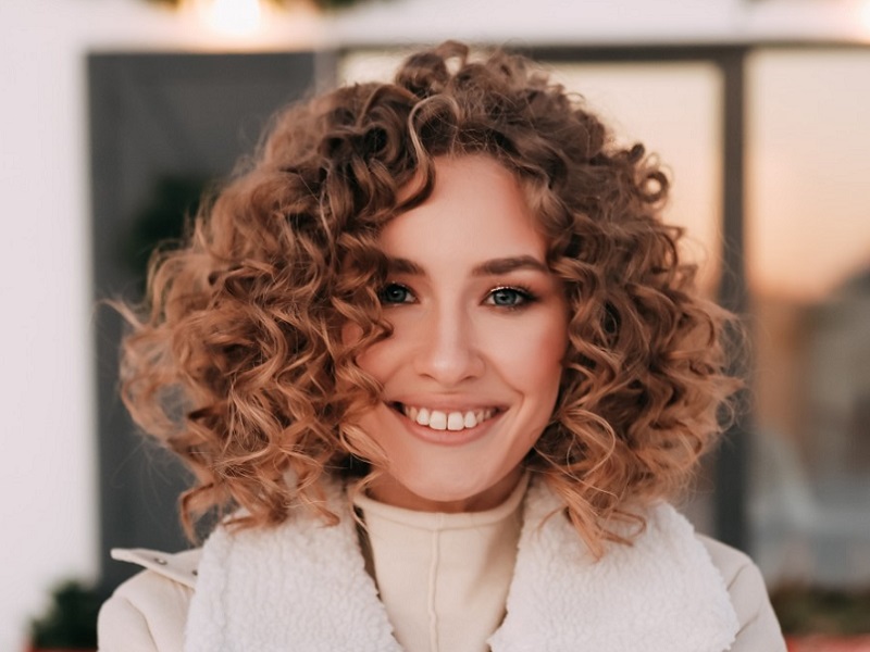 curly hairstyle for medium hair
